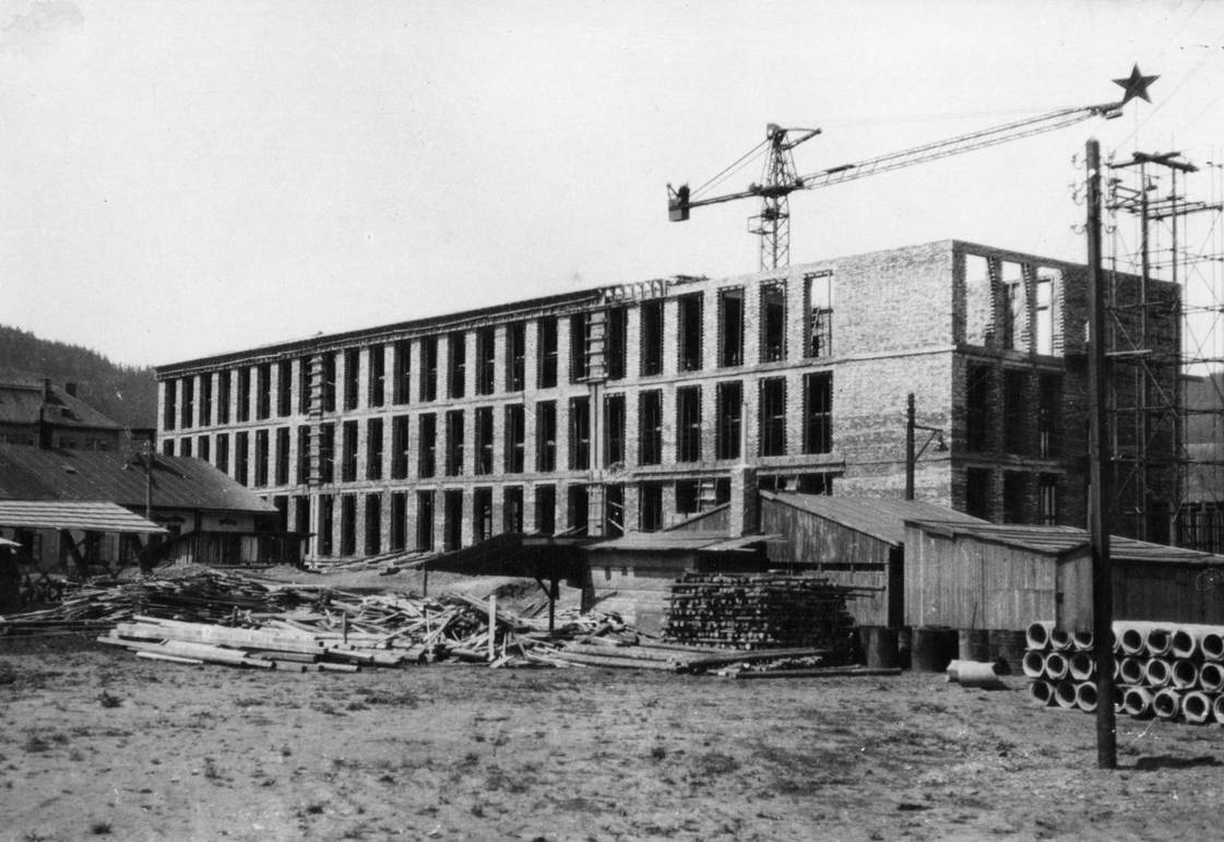 Výstavba školy: 1951 - 1953