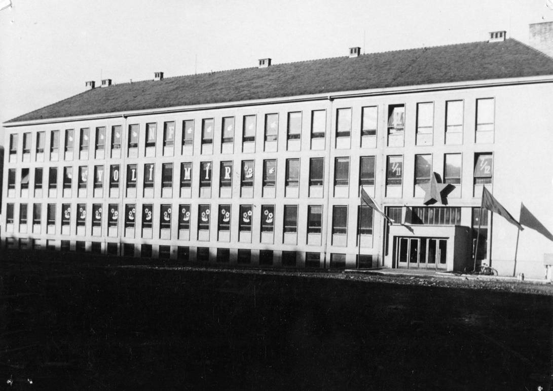 Nová škola na Trávníkách - 1954